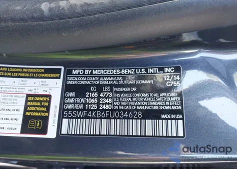 2015 Mercedes-Benz C 300 4Matic z USA, uszkodzony, nr VIN 55SWF4KB6FU034628